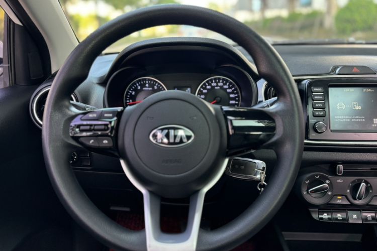 Used Kia Pegas 2017 1.4L Automatic Deluxe Edition Interior 6