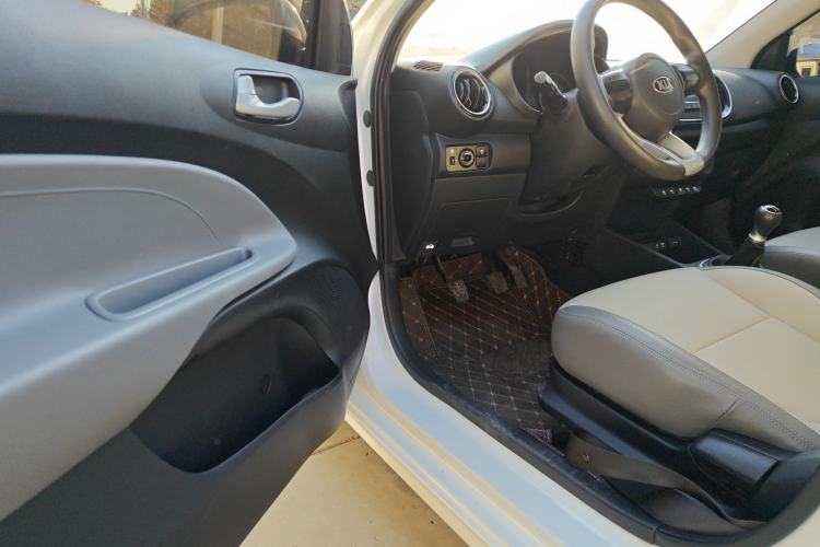 Used Kia Pegas 2017 1.4L Manual Value Edition Interior 7