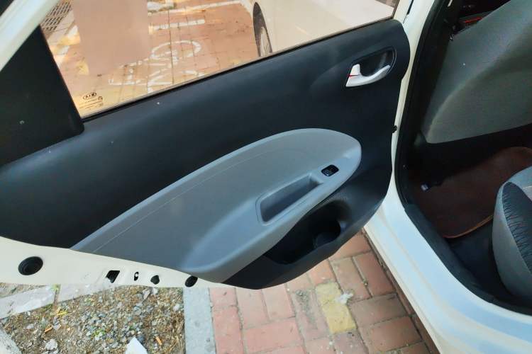 Used Kia Pegas 2017 1.4L Manual Fashion Edition Smart Interior 8