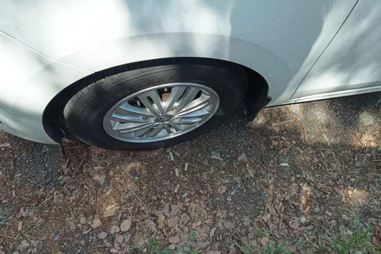 Used Kia Pegas 2017 1.4L Automatic Value Edition Left Front Wheel Hub