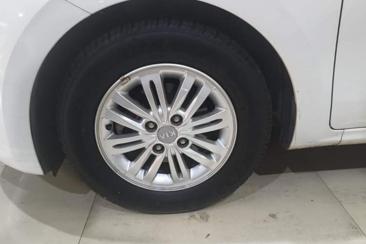 Used Kia Pegas 2017 1.4L Automatic Value Edition Left Front Wheel Hub