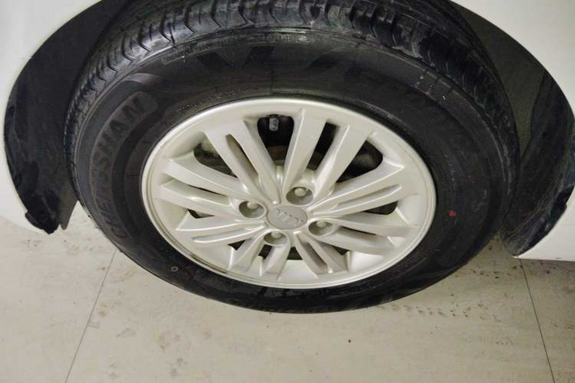 Used Kia Pegas 2017 1.4L Automatic Value Edition Left Front Wheel Hub
