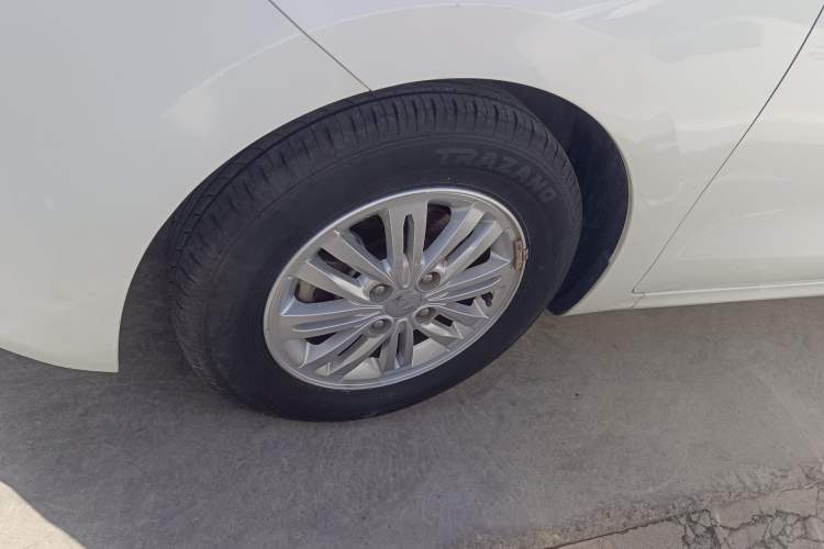 Used Kia Pegas 2017 1.4L Automatic Value Edition Left Front Wheel Hub