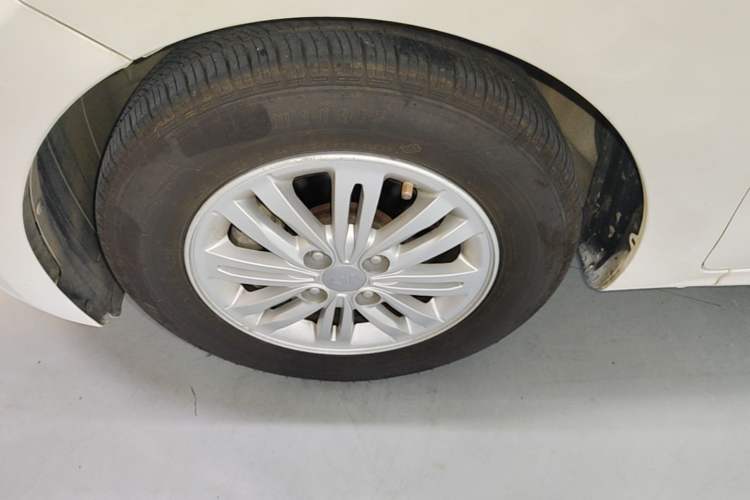 Used Kia Pegas 2017 1.4L Manual Value Edition Left Front Wheel Hub