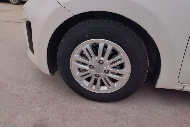 Used Kia Pegas 2017 1.4L Automatic Value Edition Left Front Wheel Hub