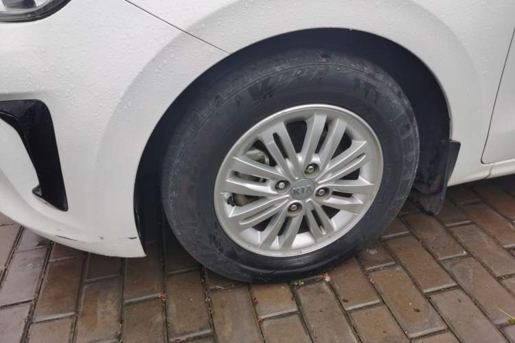 Used Kia Pegas 2017 1.4L Automatic Value Edition Left Front Wheel Hub