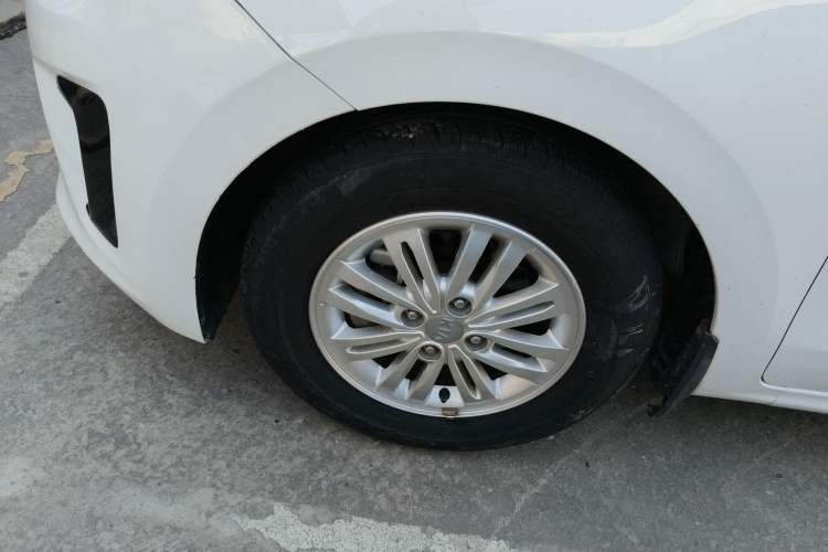 Used Kia Pegas 2017 1.4L Automatic Value Edition Left Front Wheel Hub