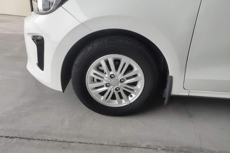 Used Kia Pegas 2017 1.4L Manual Value Edition Left Front Wheel Hub