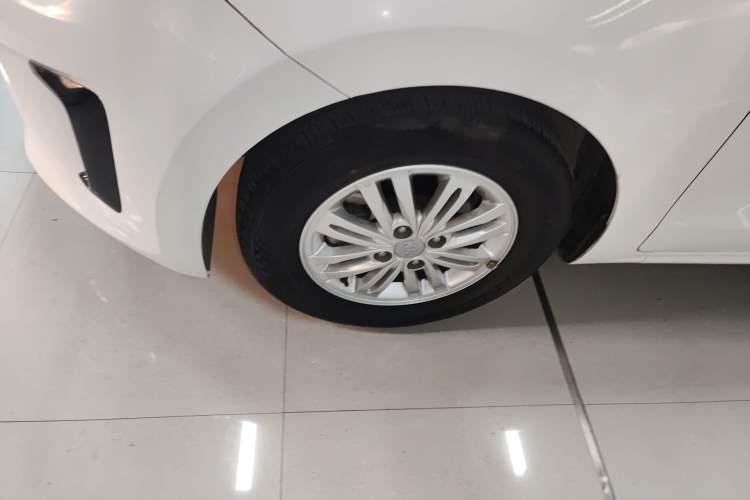 Used Kia Pegas 2017 1.4L Automatic Value Edition Left Front Wheel Hub