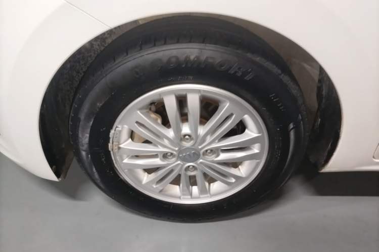 Used Kia Pegas 2017 1.4L Automatic Value Edition Left Front Wheel Hub