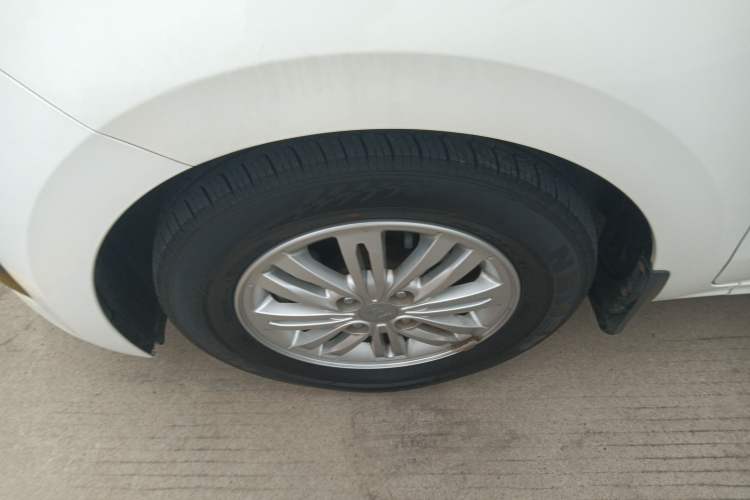 Used Kia Pegas 2017 1.4L Manual Deluxe Edition Left Front Wheel Hub