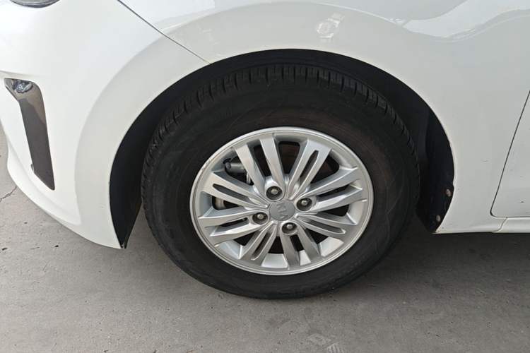 Used Kia Pegas 2017 1.4L Automatic Value Edition Left Front Wheel Hub