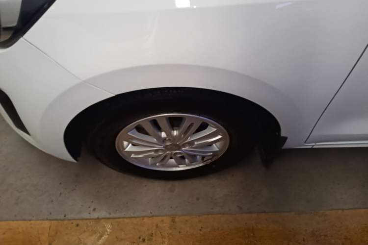 Used Kia Pegas 2017 1.4L Automatic Value Edition Left Front Wheel Hub