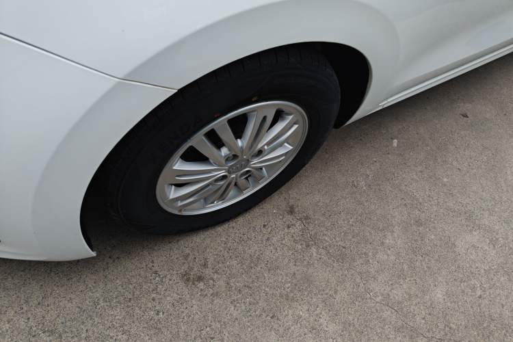 Used Kia Pegas 2017 1.4L Automatic Value Edition Left Front Wheel Hub