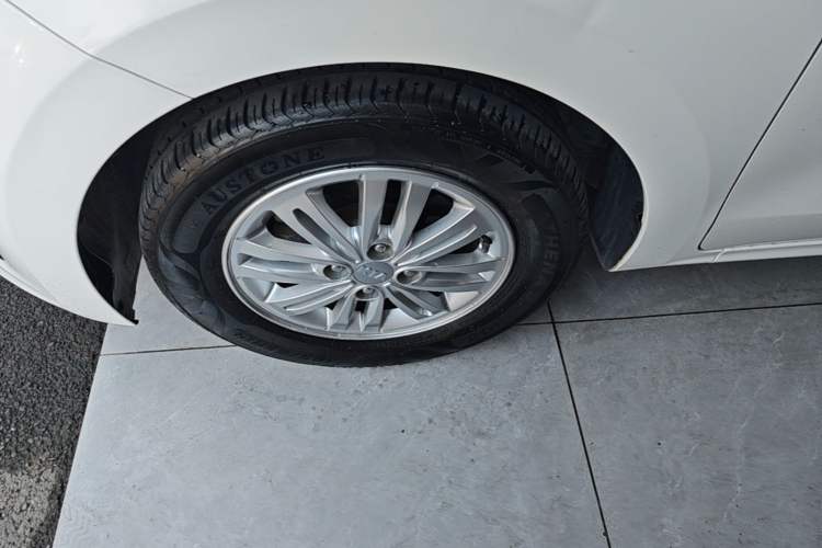 Used Kia Pegas 2017 1.4L Automatic Value Edition Left Front Wheel Hub