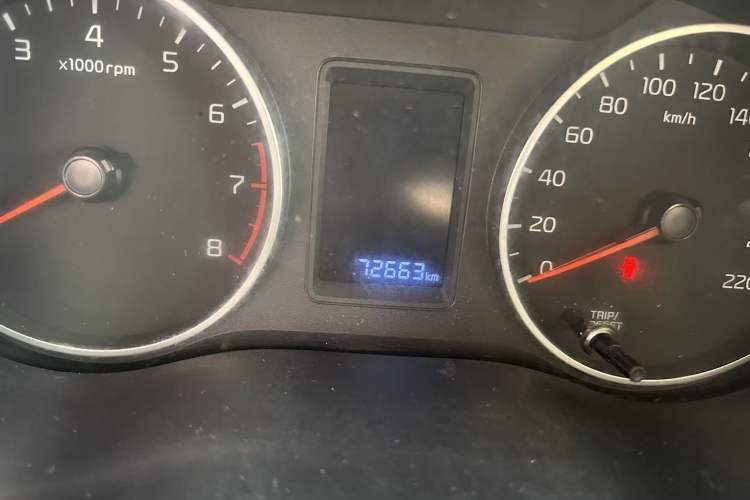 Used Kia Pegas 2017 1.4L Manual Value Edition Odometer Close Up