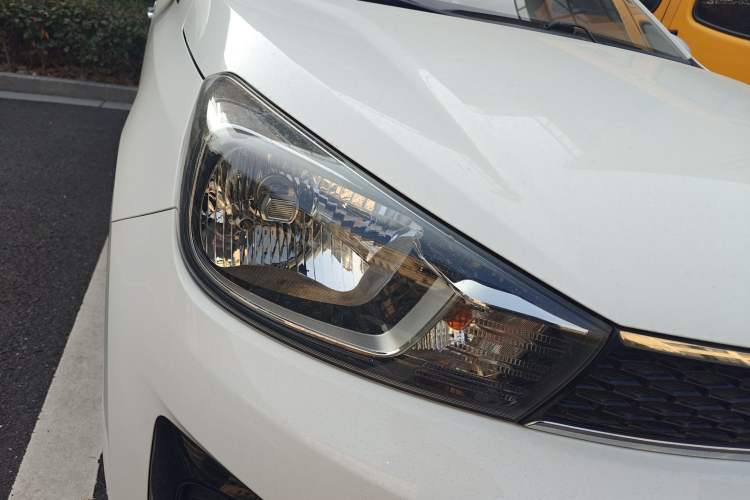 Used Kia Pegas 2017 1.4L Automatic Value Edition Right Front Headlight