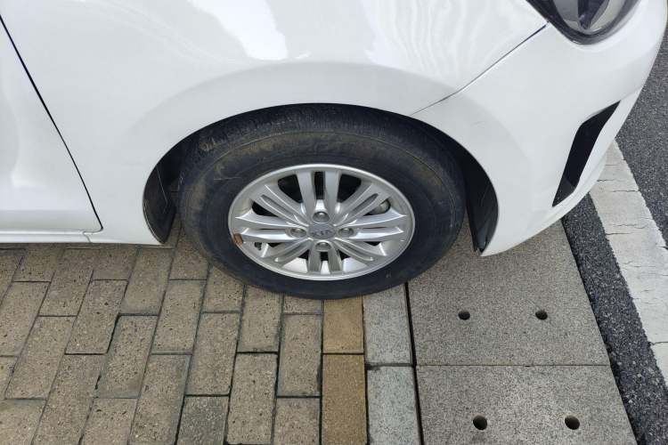 Used Kia Pegas 2017 1.4L Automatic Deluxe Edition Right Front Wheel Hub