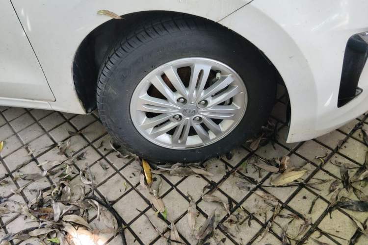 Used Kia Pegas 2017 1.4L Automatic Value Edition Right Front Wheel Hub