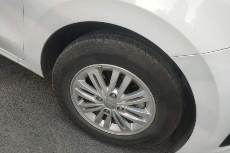 Used Kia Pegas 2017 1.4L Automatic Value Edition Right Front Wheel Hub