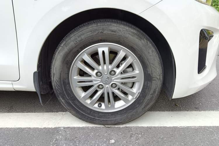 Used Kia Pegas 2017 1.4L Automatic Value Edition Right Front Wheel Hub