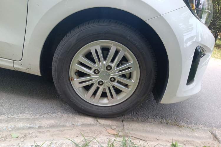 Used Kia Pegas 2017 1.4L Manual Value Edition Right Front Wheel Hub