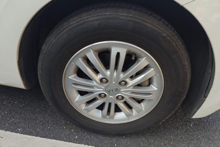 Used Kia Pegas 2017 1.4L Automatic Value Edition Right Front Wheel Hub