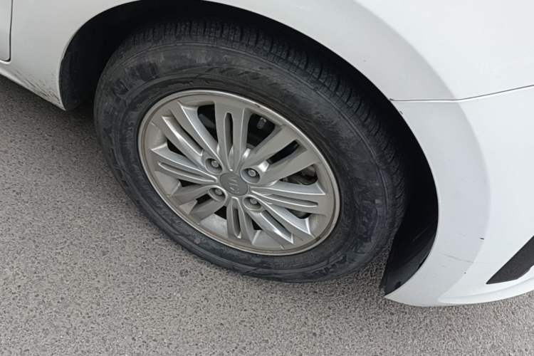 Used Kia Pegas 2017 1.4L Automatic Value Edition Right Front Wheel Hub