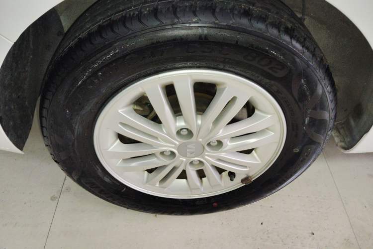 Used Kia Pegas 2017 1.4L Automatic Value Edition Right Rear Wheel Hub