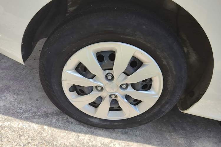 Used Kia Pegas 2017 1.4L Manual Fashion Edition Smart Right Rear Wheel Hub