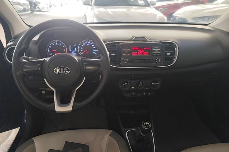 Used Kia Pegas 2019 1.4L Manual Value Edition National VI Standard Center Console