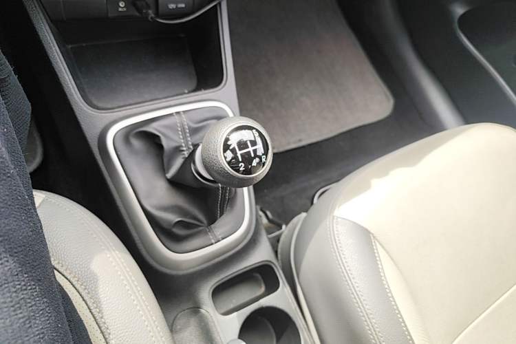 Used Kia Pegas 2019 1.4L Manual Value Edition National VI Standard Gear Lever