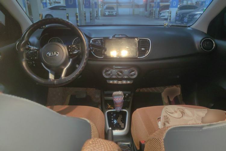 Used Kia Pegas 2019 1.4L Automatic Value Edition National VI Standard Center Console