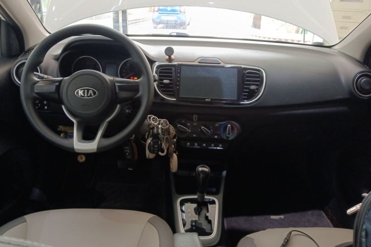 Used Kia Pegas 2019 1.4L Automatic Value Edition National VI Standard Center Console