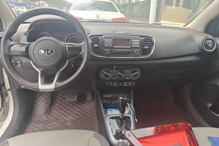 Used Kia Pegas 2019 1.4L Automatic Value Edition National VI Standard Center Console
