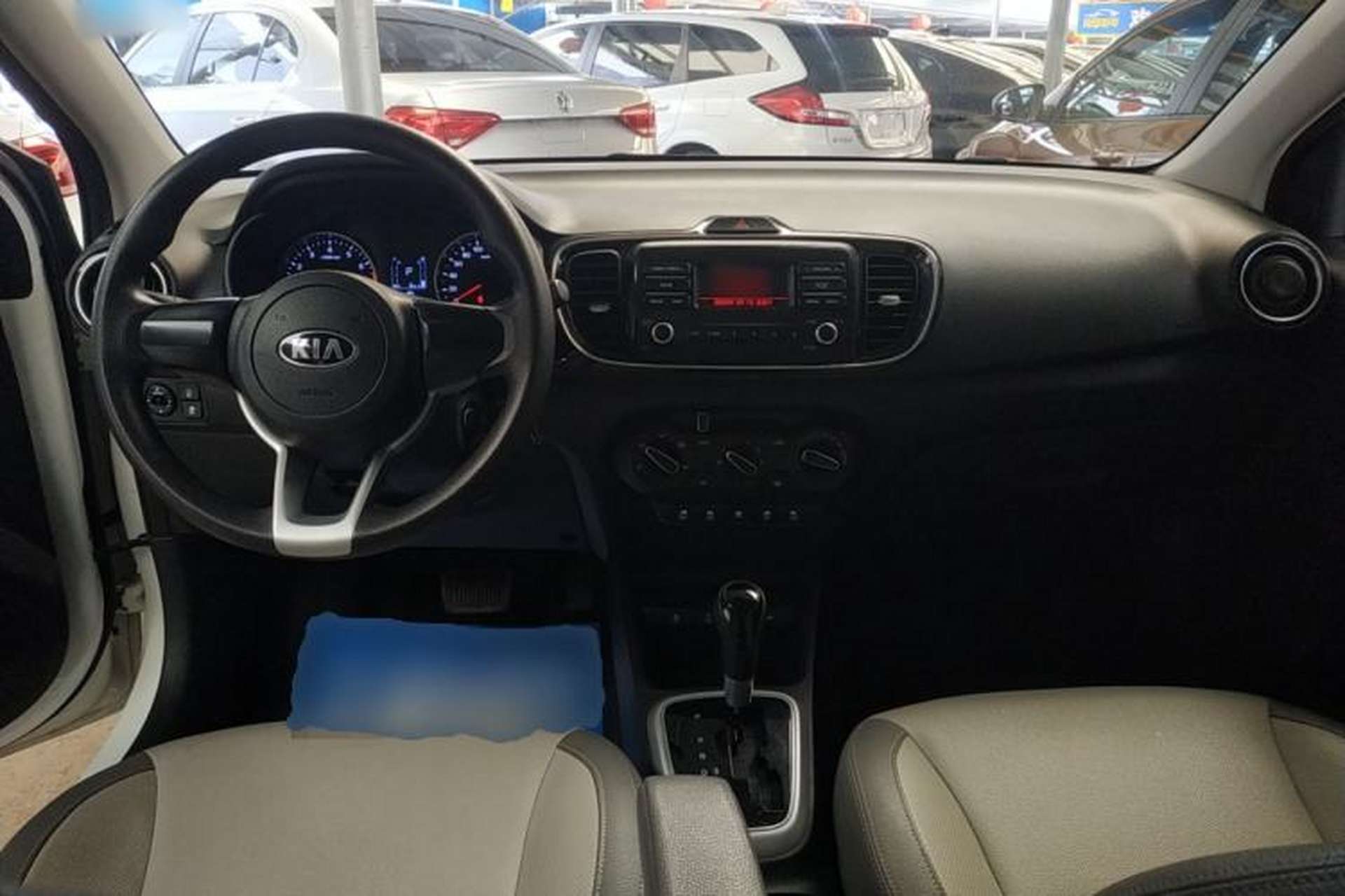 Used Kia Pegas 2019 1.4L Automatic Value Edition National VI Standard Center Console