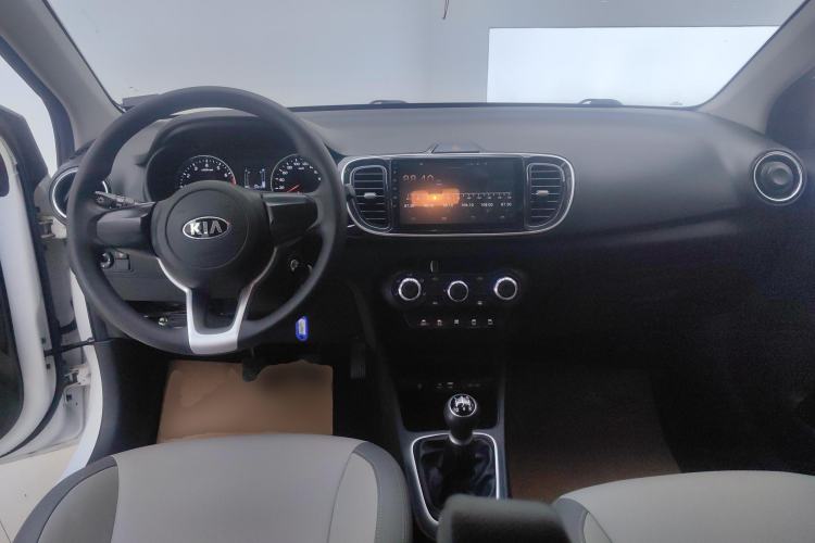 Used Kia Pegas 2019 1.4L Manual Value Edition National VI Standard Center Console