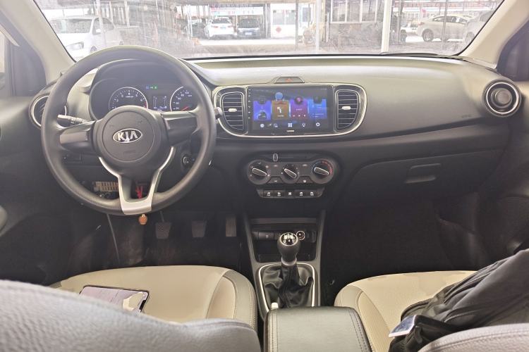 Used Kia Pegas 2019 1.4L Manual Value Edition National VI Standard Center Console