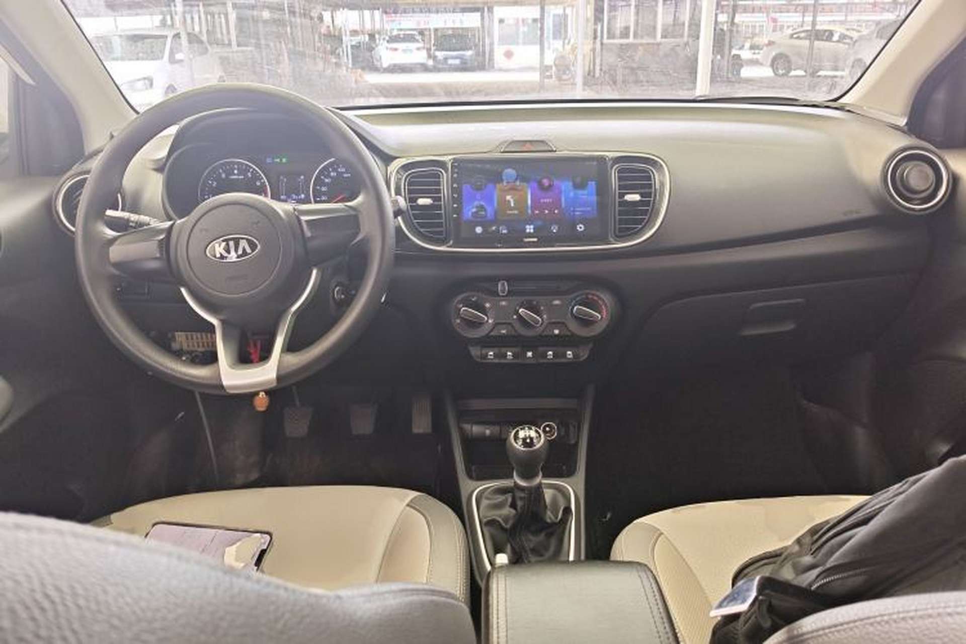 Used Kia Pegas 2019 1.4L Manual Value Edition National VI Standard Center Console