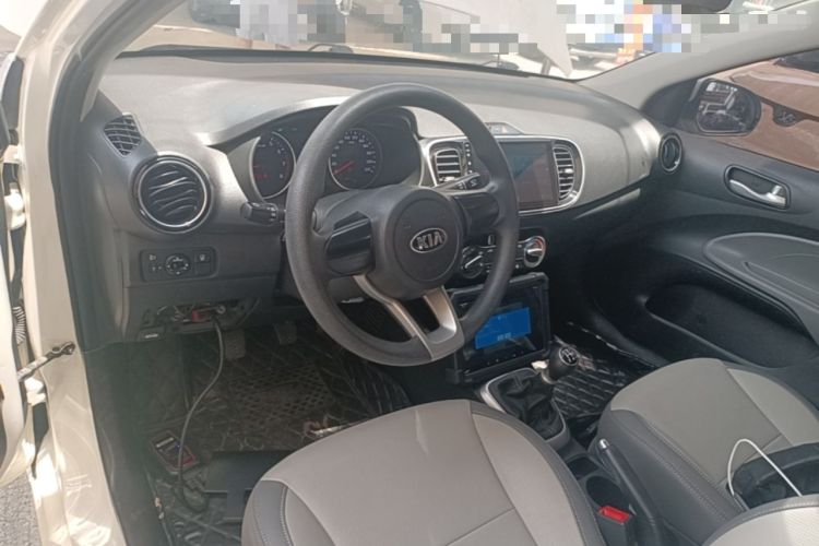 Used Kia Pegas 2019 1.4L Manual Value Edition National VI Standard Center Console
