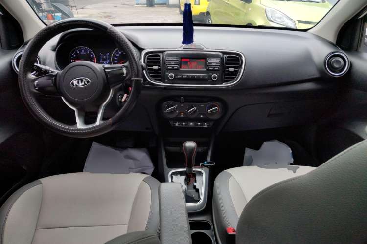 Used Kia Pegas 2019 1.4L Automatic Value Edition National VI Standard Center Console