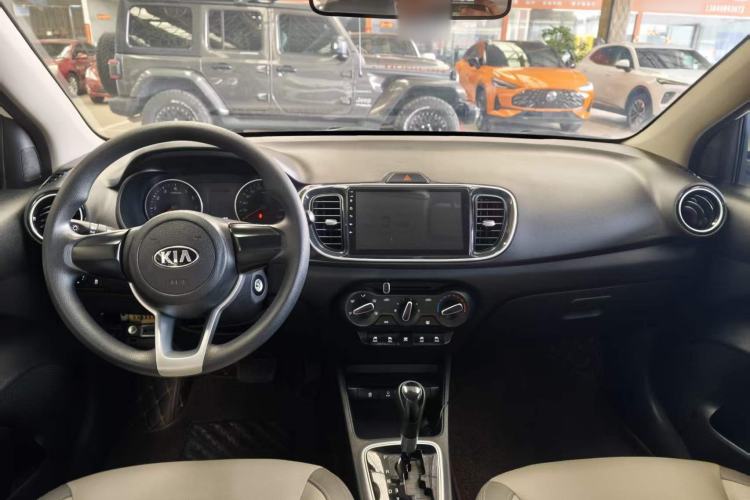 Used Kia Pegas 2019 1.4L Automatic Value Edition National VI Standard Center Console