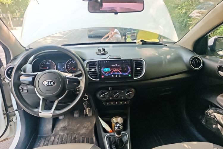 Used Kia Pegas 2019 1.4L Manual Value Edition National VI Standard Center Console