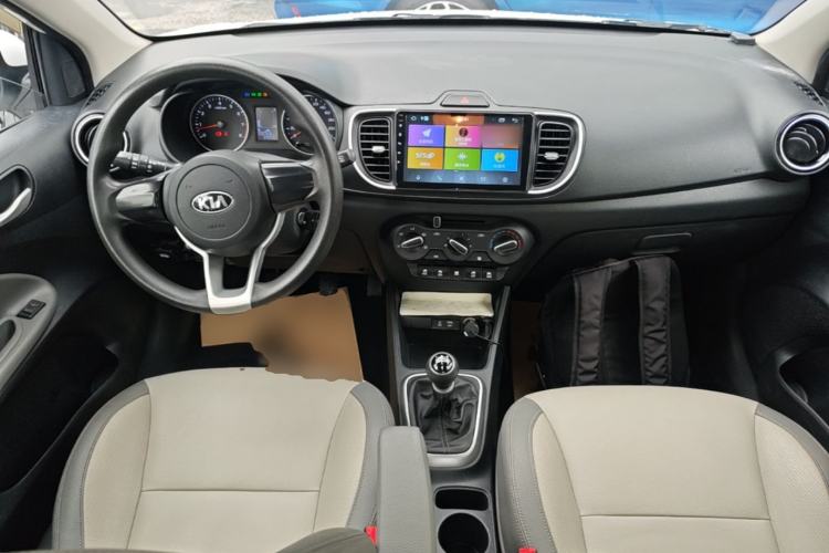 Used Kia Pegas 2019 1.4L Manual Value Edition National VI Standard Center Console