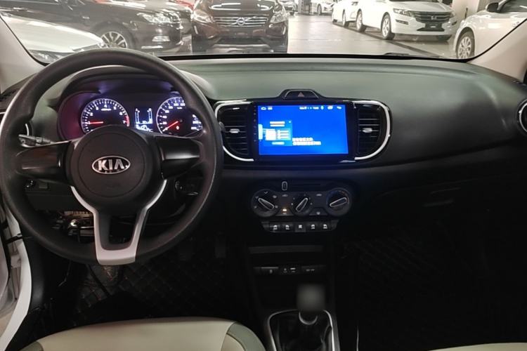 Used Kia Pegas 2019 1.4L Manual Value Edition National VI Standard Center Console