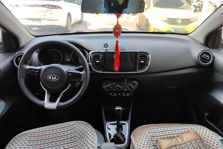 Used Kia Pegas 2019 1.4L Automatic Value Edition National VI Standard Center Console