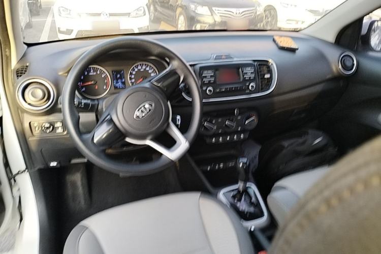 Used Kia Pegas 2019 1.4L Automatic Value Edition National VI Standard Center Console