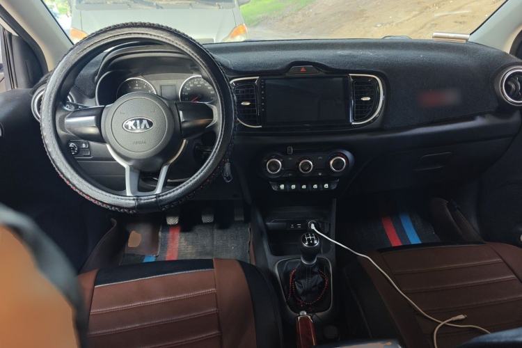 Used Kia Pegas 2019 1.4L Manual Value Edition National VI Standard Center Console