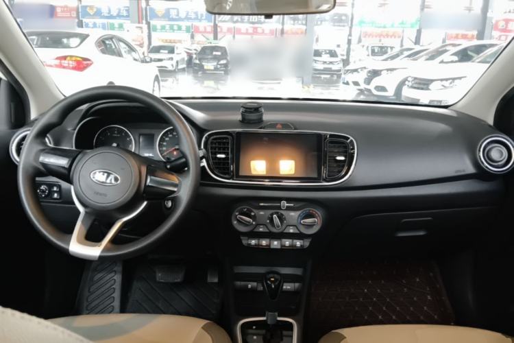 Used Kia Pegas 2019 1.4L Automatic Value Edition National VI Standard Center Console