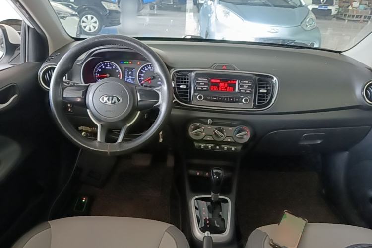 Used Kia Pegas 2019 1.4L Automatic Value Edition National VI Standard Center Console